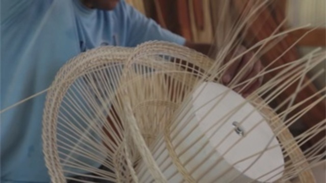 Proyecto español combina arte aborigen y reciclaje de plástico en Australia