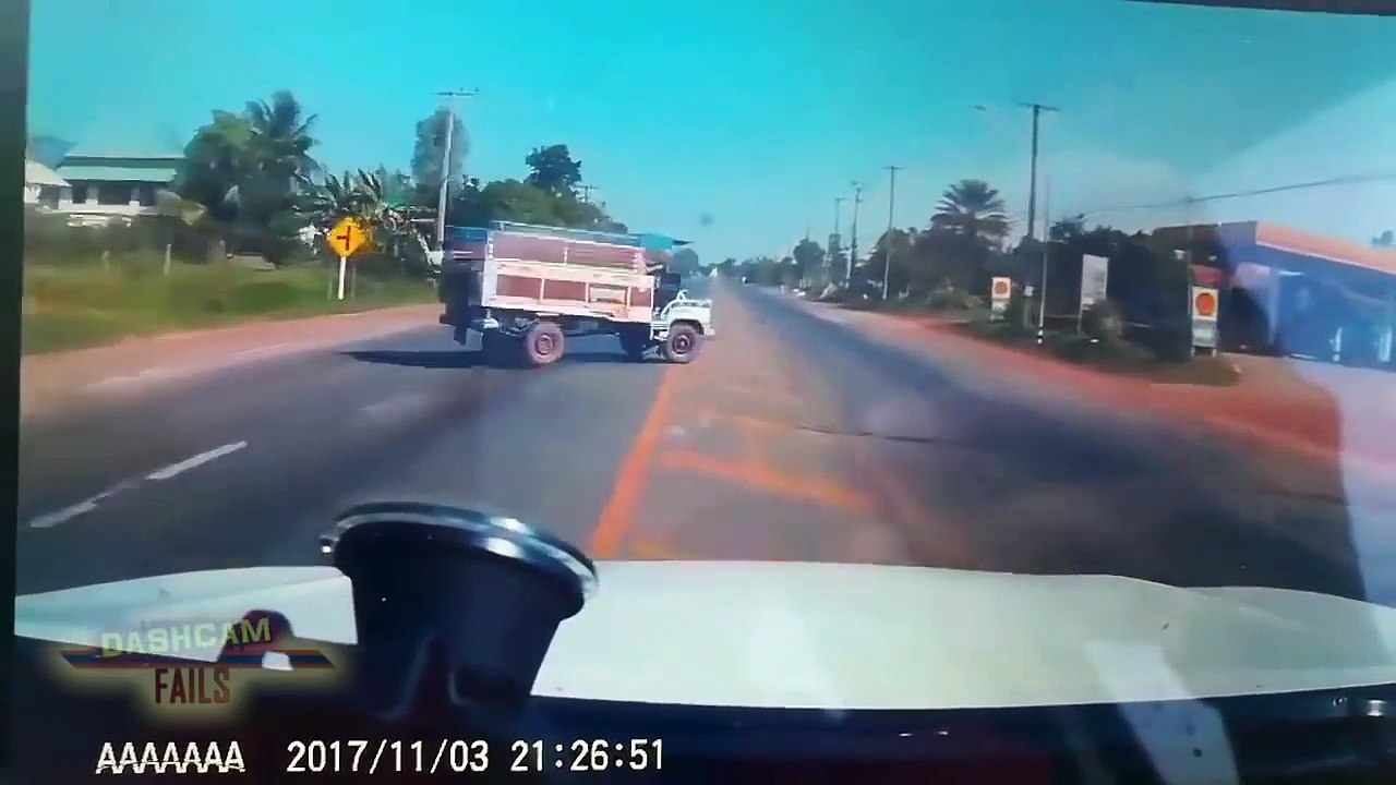 Dash Cam Fails Compilation __ November 2017 __ MonthlyFails