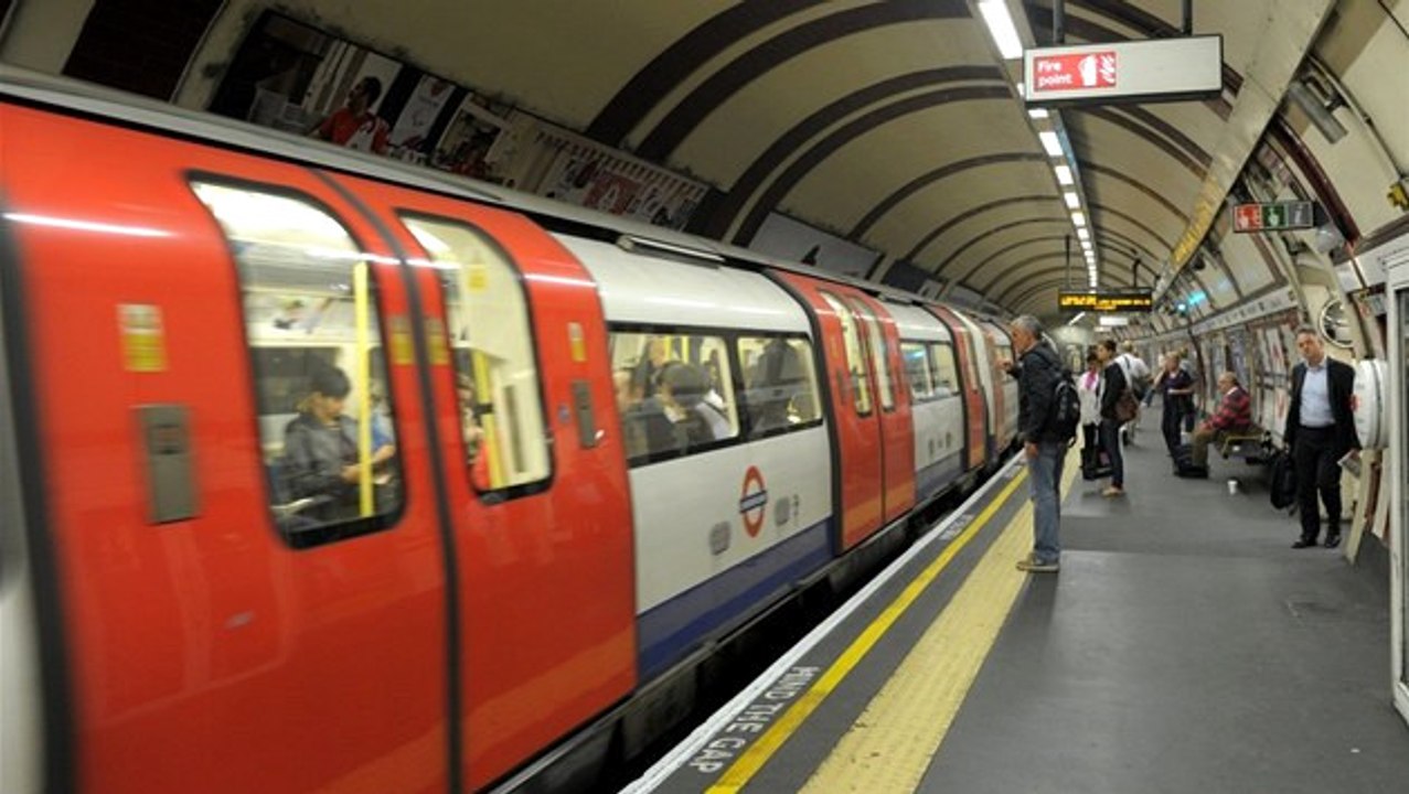 Son Dakika! Londra'da Metro İstasyonu Kapatıldı