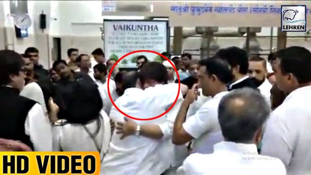Shah Rukh Khan CONSOLES Rajiv Kapoor At Shashi Kapoor's Last Rites