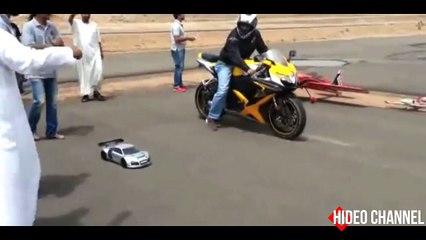 ラジコン　と　オートバイの対決　ラジコン恐るべし！！