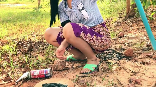 Amazing Girl Using PVC Pipe Compound BowFishing To Shoot Fish