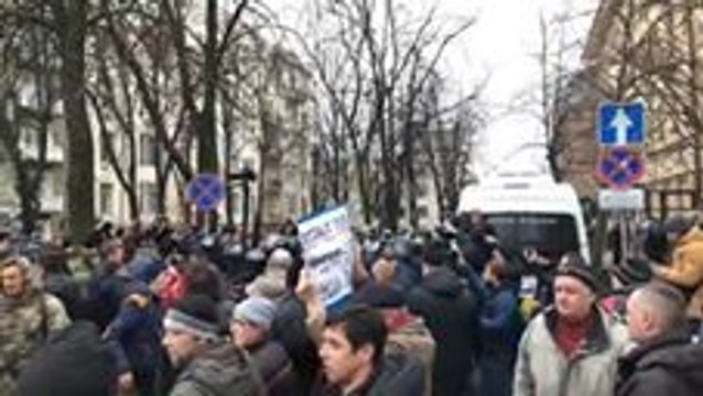 Kiev Security Forces Pull Saakashvili Down Stairwell During Detention