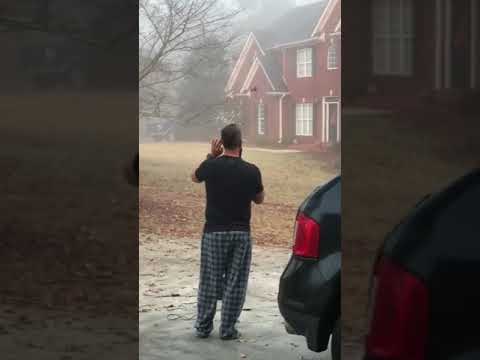 Georgia Bulldogs Fan Has Perfect Wake-Up Call for Neighboring Family of Rival Team Supporters