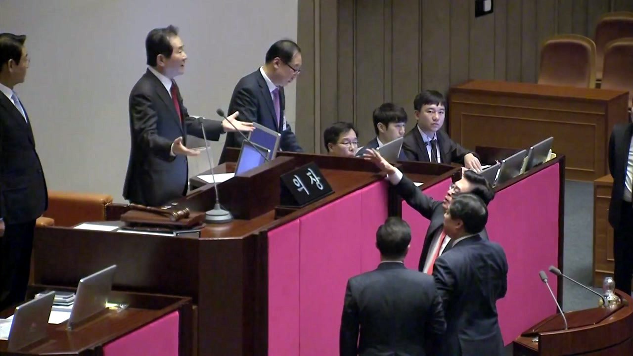 고성·항의 속에 본회의 한때 정회...정국 경색 불가피 / YTN