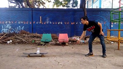 EL RETO DE LA BOTELLA ⁄ WATER BOTTLE FLIP CHALENGE