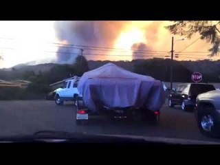 下载视频: Timelapse Captures California Residents Evacuating Oxnard During Thomas Fire