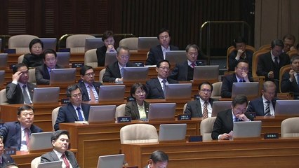 새해 예산안 429조 원 국회 통과...법정기한 나흘 초과 / YTN