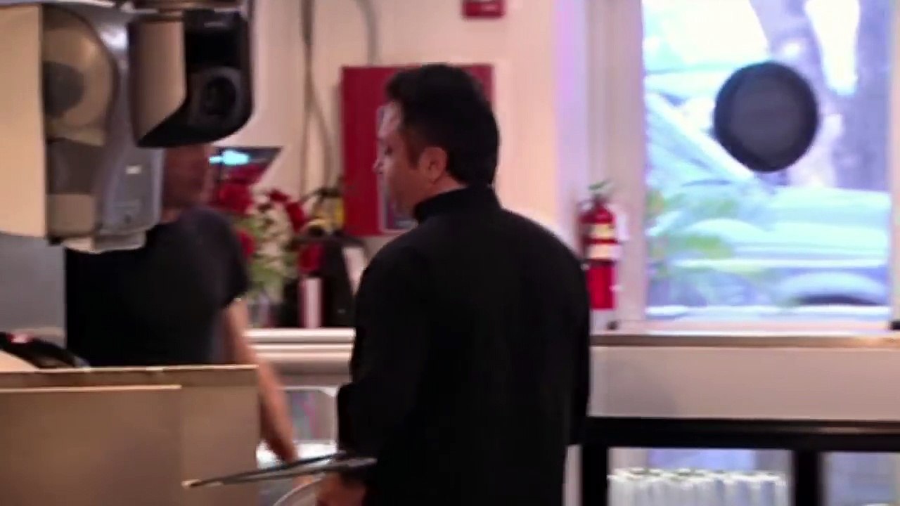 Lazy Chef Microwaves Yesterday's Food - Kitchen Nightmares-X19pYwmaTgs