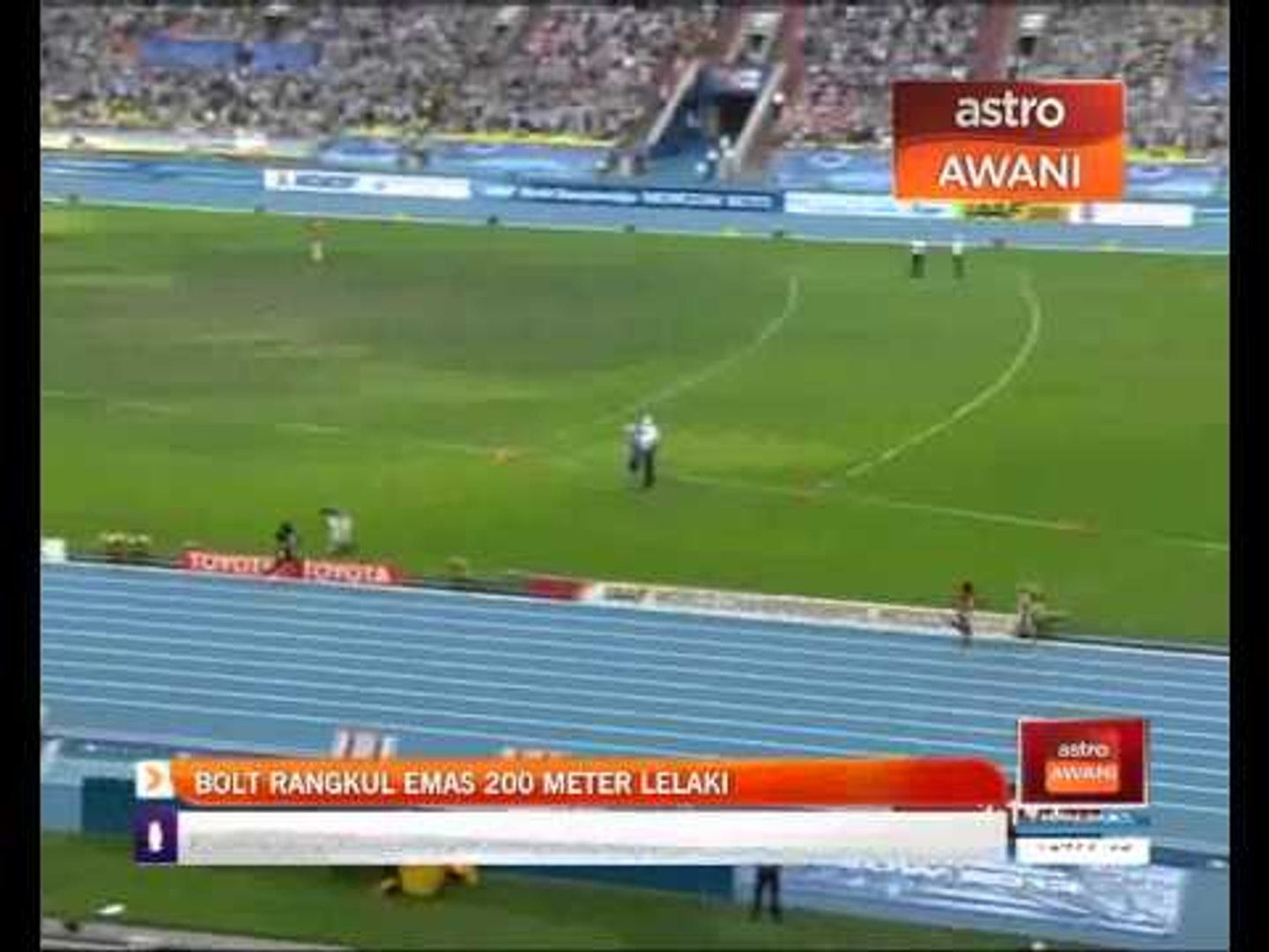 ⁣Usain Bolt rangkul emas pecut 200 meter
