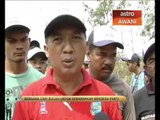 Bersama-sama cari buluh untuk kibar bendera parti