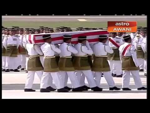 MH17: First two coffins carried to hearses