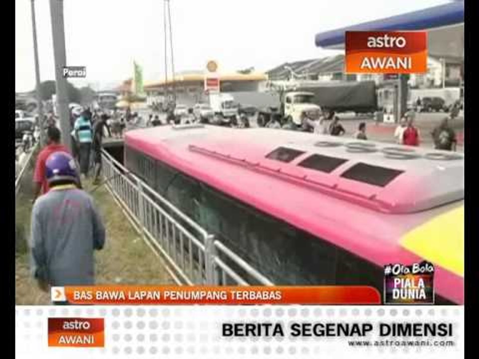 Bas terbabas masuk longkang, penumpang selamat