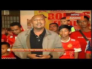 Penyokong di Cik Siti Wan Kembang penuh semangat