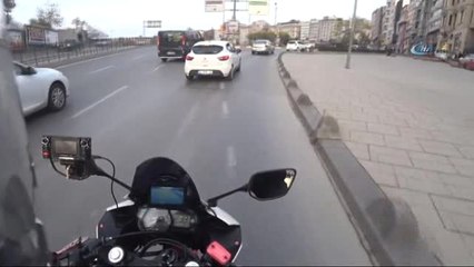 İstanbul'da Motosikletlilerin Ölümden Kıl Payı Kurtuluşları Kamerada