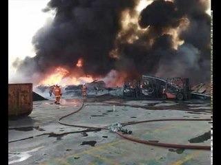 Kilang palet plastik terbakar