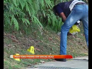 Polis temui parang dan sarung muka