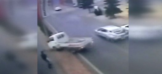 Kamyonetin Altında Kalmaktan Bir Adım ile Kurtuldu