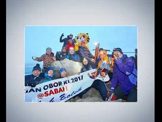 Khairy Jamaluddin tawan puncak Kinabalu bersama obor KL2017