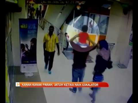 Kanak-kanak parah, jatuh ketika naik eskalator