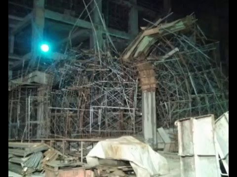 Tingkat dua bangunan dalam pembinaan runtuh