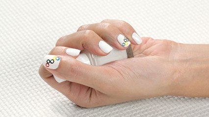 عيشي أجواء الألعاب الأولمبية مع طلاء أظافر حيوي