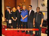 Zahid Hamidi lawat mini studio Astro AWANI