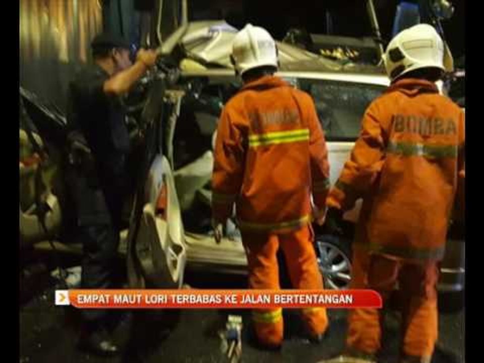 Empat maut lori terbabas ke jalan bertentangan