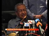 Tun Dr Mahathir Mohamad hari ini mengumumkan keluar daripada UMNO