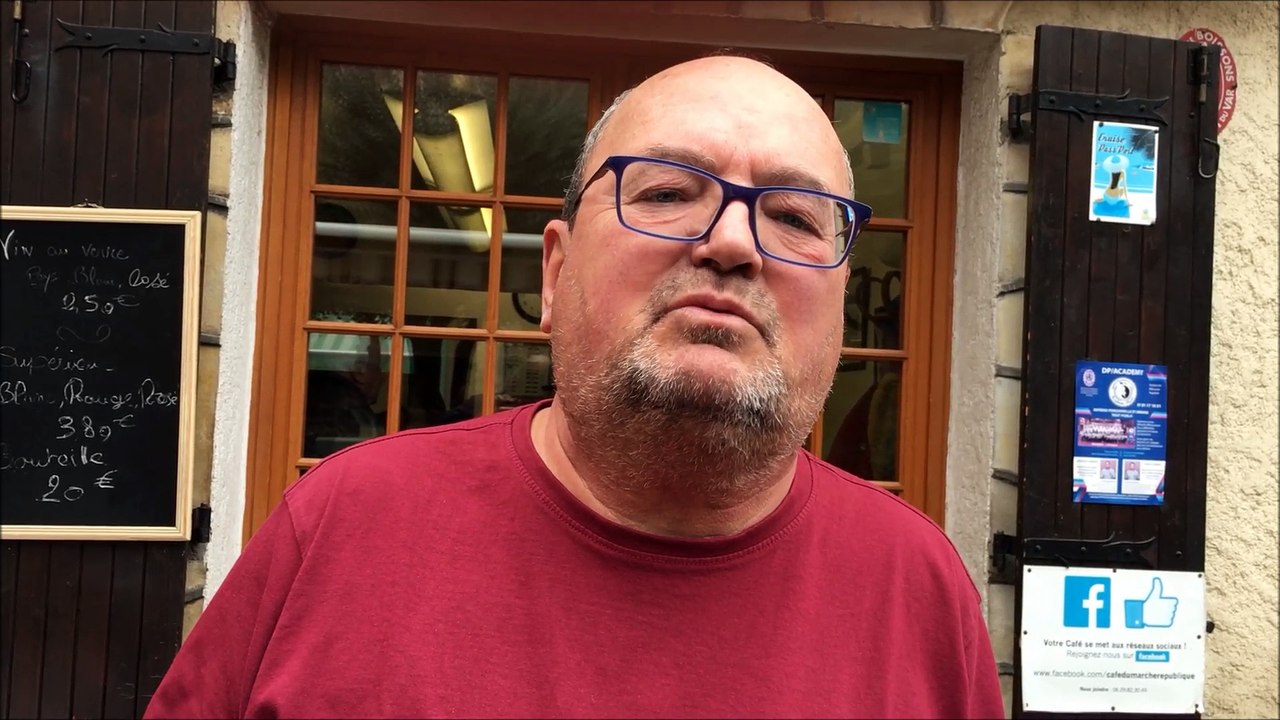 A Saint-Raphaël, Dominique, Christian, Eve et Jean pleurent Johnny Hallyday