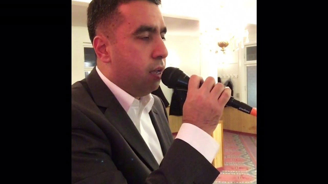 Metin Demirtaş & Ömer Sarıgül. Mekke Medine usulü yatsı namazı. Kabe ve Medine müezzini mukallidi. Kopenhag Kocatepe Camii - Danimarka.Harameyn usulü kamet. Kabe müezzini taklidi. İqamah Makkah Sheikh Ali Mullah. Namaz nasil kilinir. Müezzinlik. Muazzin