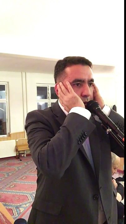 Dünyanın en güzel ezanı. Hafız Metin Demirtaş. Kopenhag Kocatepe Camii. Danimarka. 29/11 - 2017.Azaan Madeenah Sheikh Essam Bukhari. Dünyanin en güzel ezanlarindan biri. Mescidi Nebevi. اذان. Cok tatli bir ezan. Medine makaminda ezan. Maqam Bayati. Azan