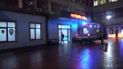 Köy Muhtarı Karları Temizlemek İsterken Çatıdan Düşerek Öldü