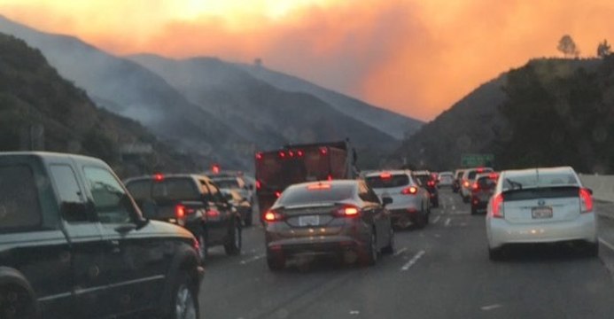 Skirball Fire Causes Traffic Jam Along 405 Freeway Near Bel-Air