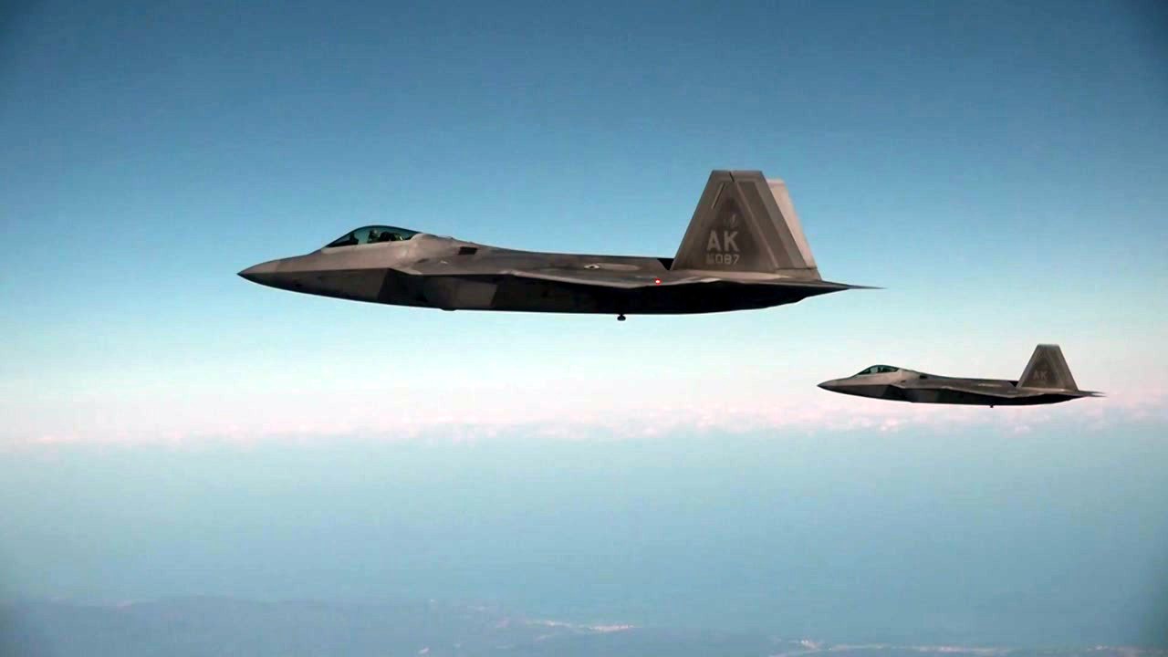 美 B-1B 한반도 출격...F-22와 첫 폭격 훈련 / YTN