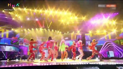 Chỉ vì hành động này khi theo dõi HyunA biểu diễn mà Red Velvet bị chỉ trích dữ dội