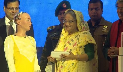 রোবট সোফিয়া প্রধানমন্ত্রীকে কী বললো CONVERSATION BETWEEN HPM SHEIKH HASINA AND ROBOT SOPHIA.