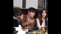 Ji Chang Wook và Yoona mất sạch hình tượng vì miếng ăn.