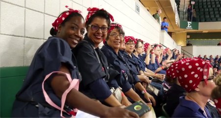 3755 mujeres reivindicaron el feminismo vestidas de Rosie the Riveter