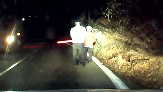 [좋은뉴스] 길 잃은 치매 할머니와 경찰의 아름다운 동행 / YTN