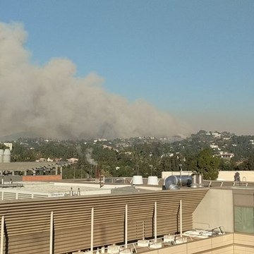Smoke Blankets Los Angeles as Skirball Wildfire Burns