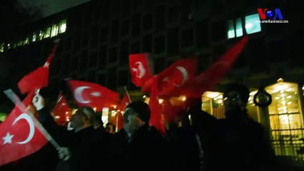 Londra'da Türkler Trump'ın Kararını Protesto Etti