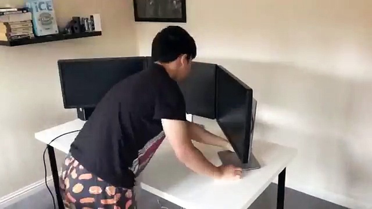 Building My Gaming Setup (Timelapse)