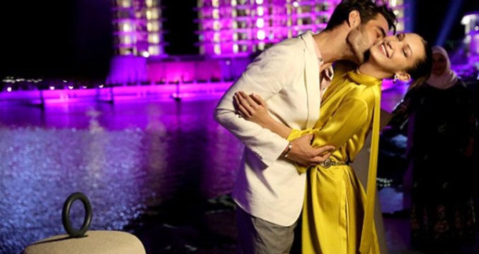 İspanyol Model, Bella Hadid'i Öptüğü Fotoğrafı Müstakbel Eşim Notuyla Paylaştı