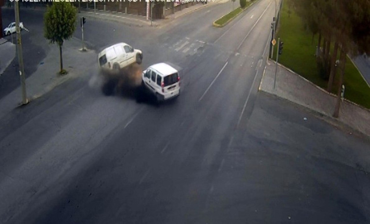 Kurallara Uymayan Sürücüler Kazalara Yol Açtı