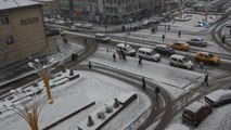 Doğuda Şiddetli Kar Nedeniyle Mahalle Yolları Ulaşıma Kapandı