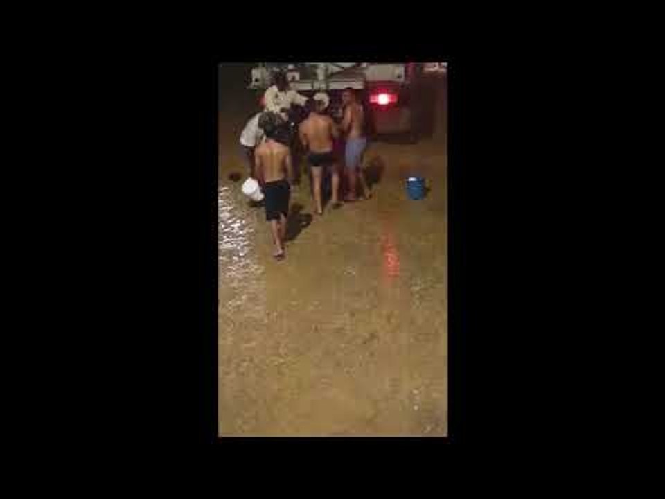 Water Tankers Brought in as Manus Island Refugees 'Left Without Water' for Hours