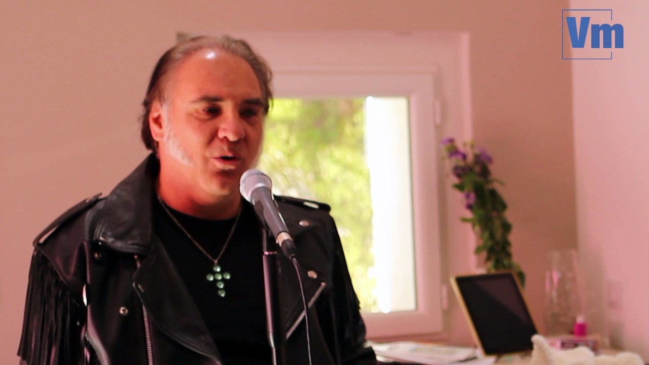 Christian Gil, le sosie vocal varois de Johnny Hallyday interprète "J'ai pleuré sur ma guitare"