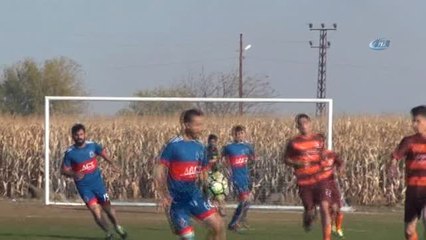 Köylüler, Mısır Tarlasını Futbol Sahasına Dönüştürdü
