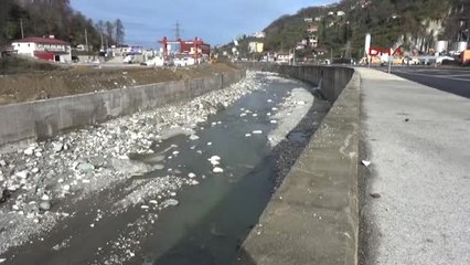 Rize'de Yüksek Taşkın Koruma Duvarlarına Tepki
